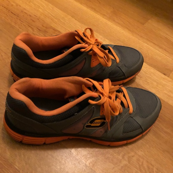 Men’s Skechers (barely worn) - Picture 2 of 5